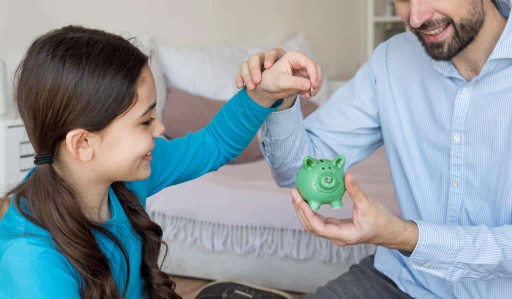 ¿Por qué es importante enseñar sobre el valor del ahorro a los niños?